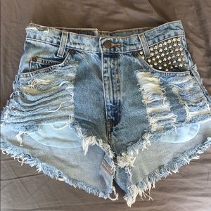 Levi’s distressed jean short